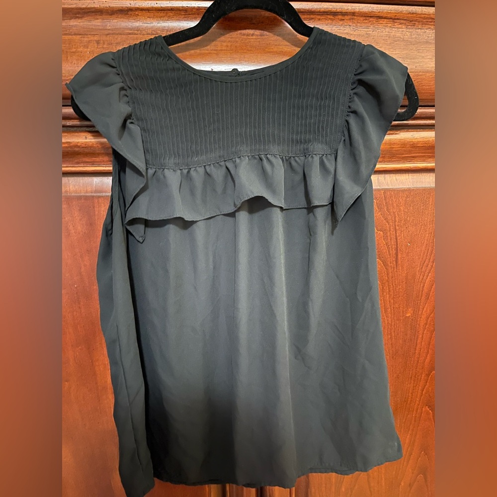 Who What Wear Ruffle Pin Tuck Black Top L